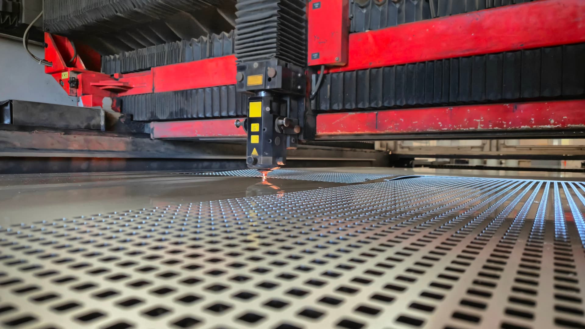 Découpe laser métal industrielle